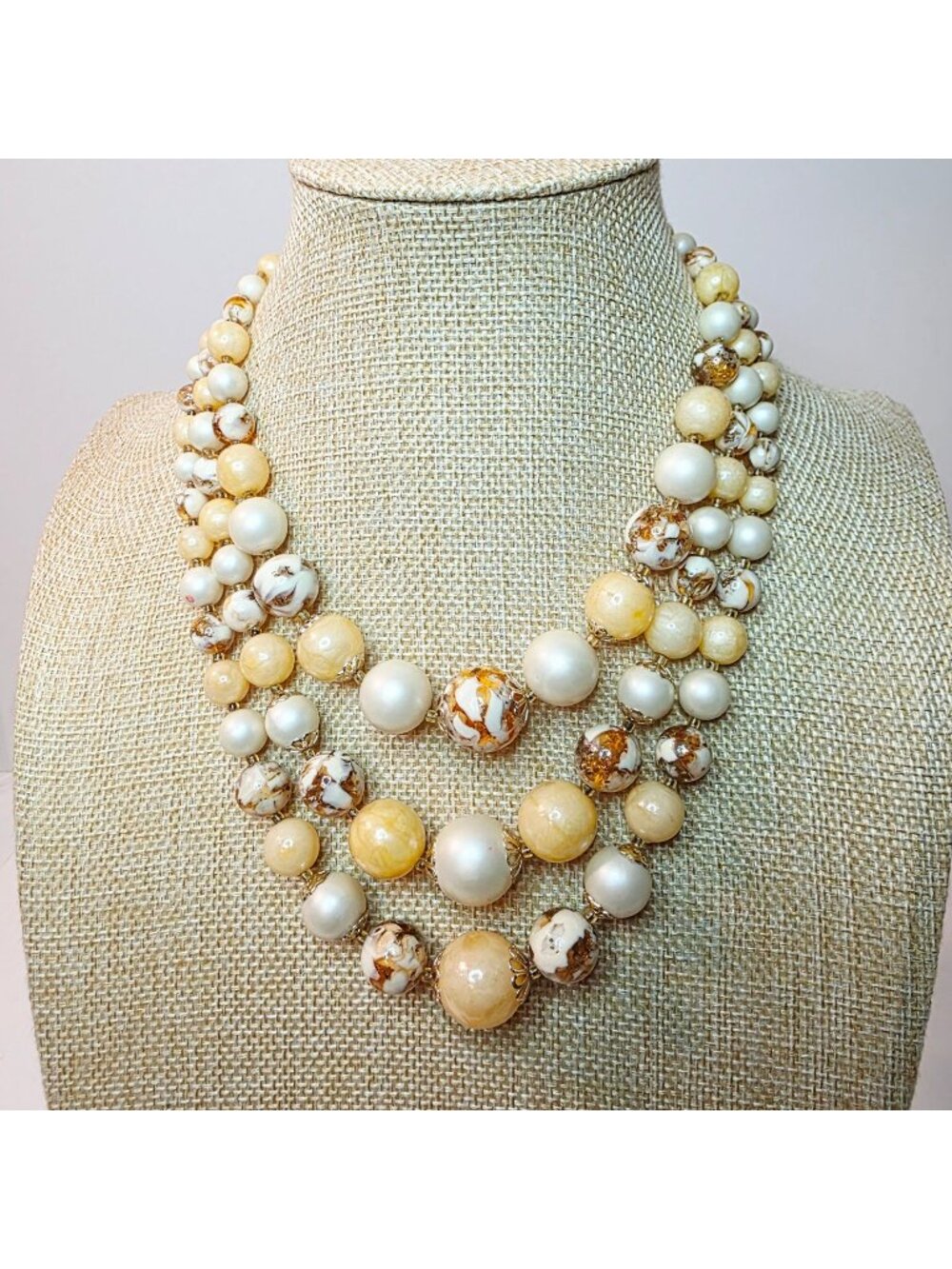 Vtg Three Strand Marbled Solid Cream Peach Gold Tone Beaded Necklace Earthy